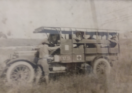 Ambulance: Geschiedenis en etymologie, Uitrusting, Ambulancepersoneel