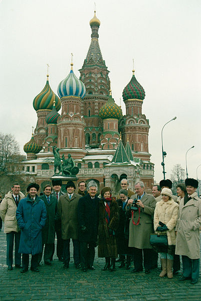 File:(9) 1988 Bob and Hazel Hawke, Bill Hayden and others at St Basil s Cathedral, Red Square.jpg