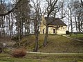 English: Holy Trinity Chapel in the village of Červená Lhota, Jindřichův Hradec District, Czech Republic. Čeština: Zámecká kaple Nejsvětější Trojice ve vsi Červená Lhota v okrese Jindřichův Hradec.