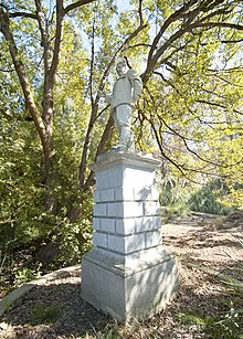 Statue de Ordjonikidzé dans le parc du sanatorium Ordjonikidzé à Sotchi (quartier de Bytkha).