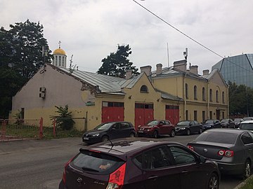 O edifício do antigo quartel de bombeiros de Malo-Okhtenskaya.  Junho de 2016