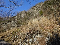 屋島登山道の断崖