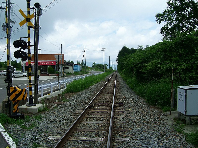 File:鉄道最高地点からの野辺山方面を見る - panoramio.jpg