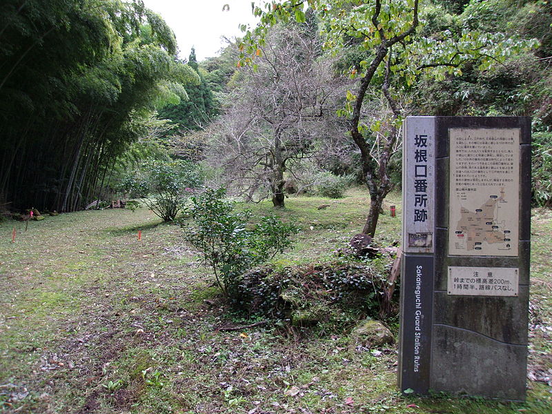 File:銀山街道温泉津沖泊道1.JPG