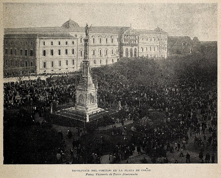 File:1895-12-14, Blanco y Negro, Disolución del cortejo en la plaza de Colón, Vizconde de Torre Almiranta.jpg