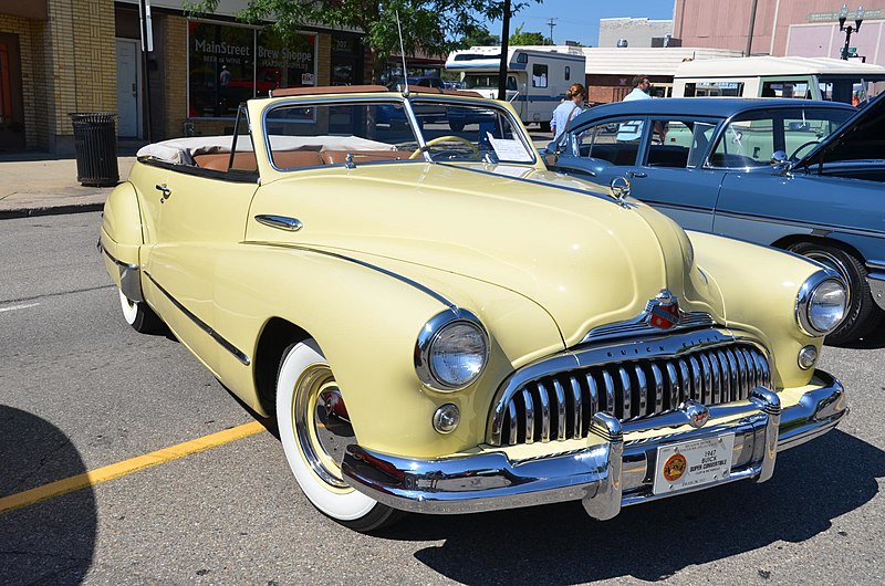 File:1947 Buick Super convertible - 2015 Howell Melon Fest - 20305606864.jpg