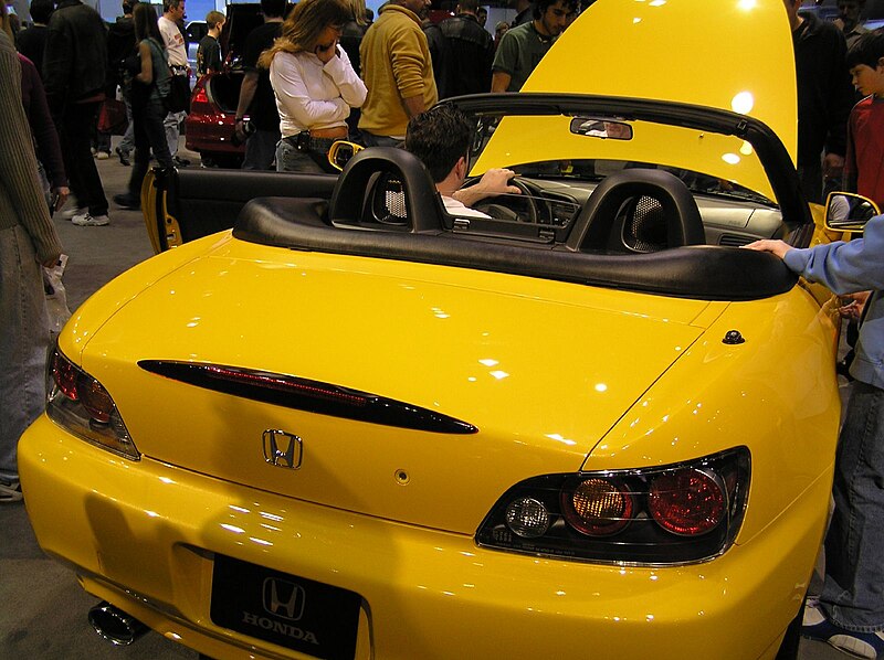 File:2005 Chicago Auto Show (2077321899).jpg