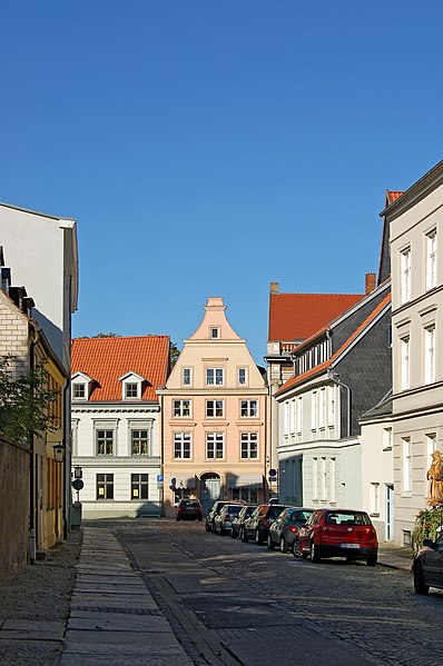 File:2008 Stralsund - Altstadt (52) (14945894396).jpg