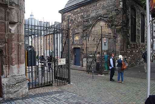 2Aachener Dom: Domhofgitter und Johanneskapelle