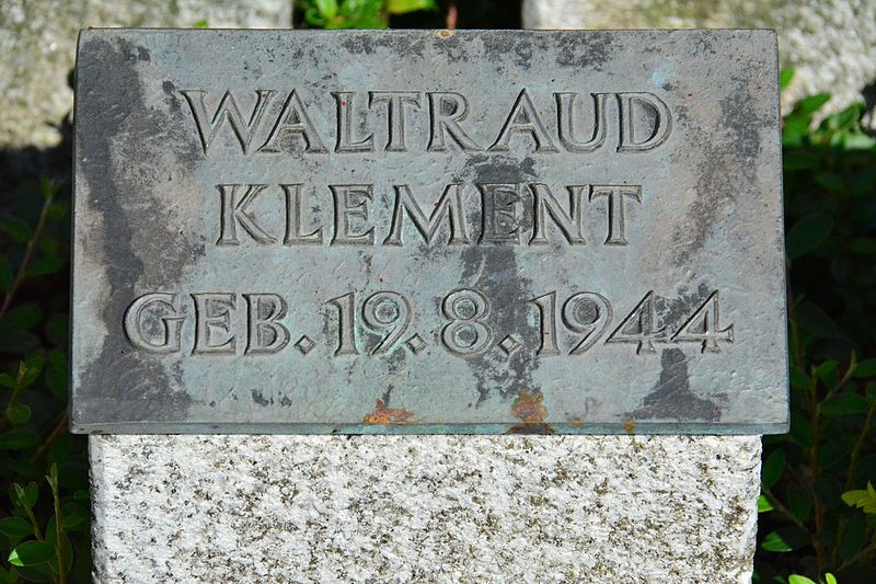 File:2016-09-10 GuentherZ (37) Waldkirchen-Thaya Friedhof Gedenkstaette IglauerSprachinsel Waltraud Klement.jpg