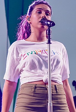 2018.06.10 Alessia Cara at the Capital Pride Concert with a Sony A7III, Washington, DC USA 03671 (42017817244) (cropped)