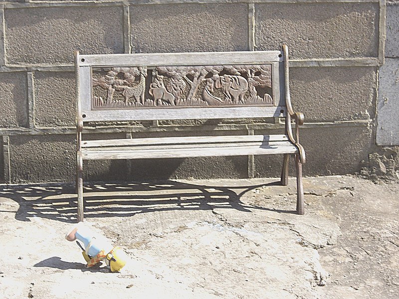 File:A carved wood bench seat in Footdee - geograph.org.uk - 2404092.jpg