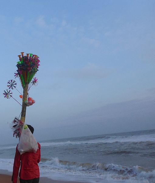 File:A toy seller at Shankumugham beach.JPG