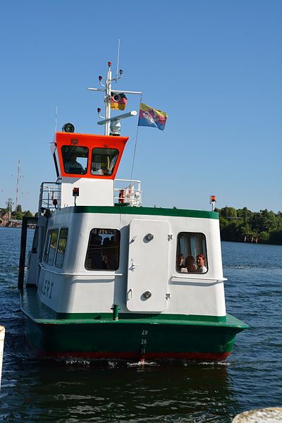 File:Adler 1, Fähre in Kiel am Nord-Ostsee-Kanal NIK 2215.JPG