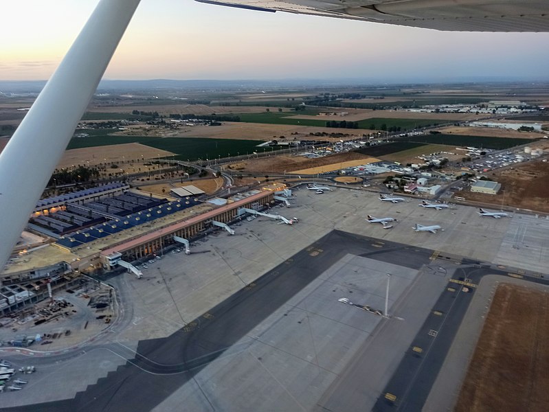 File:Aeropuerto de Sevilla desde el aire.jpg