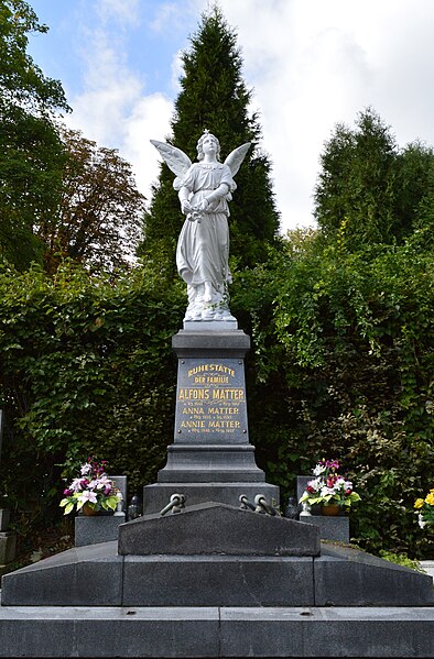 File:Alfons Matter Family Tomb in Cieszyn.jpg