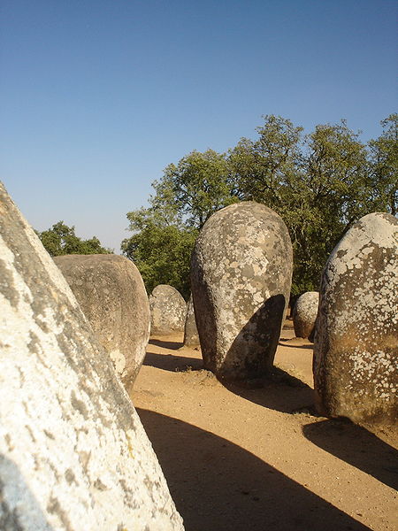 File:Almendres cromlech 3.jpg