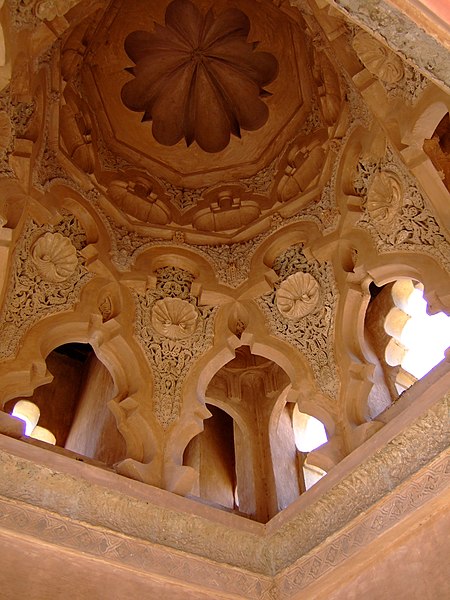 صورة:Almoravids-Koubba-ceiling-Marrakech-ma.jpg