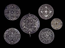 Anglo-Saxon bros dari Pentney hoard.jpg