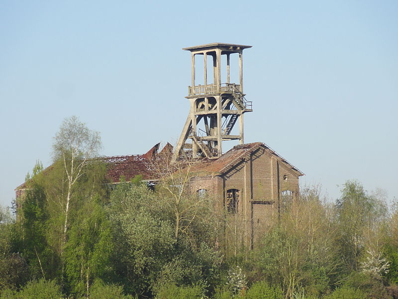 File:Anhiers - Fosse n° 2 des mines de Flines (E).JPG