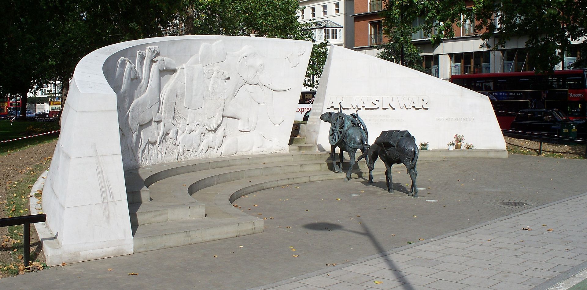 https://upload.wikimedia.org/wikipedia/commons/thumb/4/48/Animals_in_War_memorial.jpg/1920px-Animals_in_War_memorial.jpg