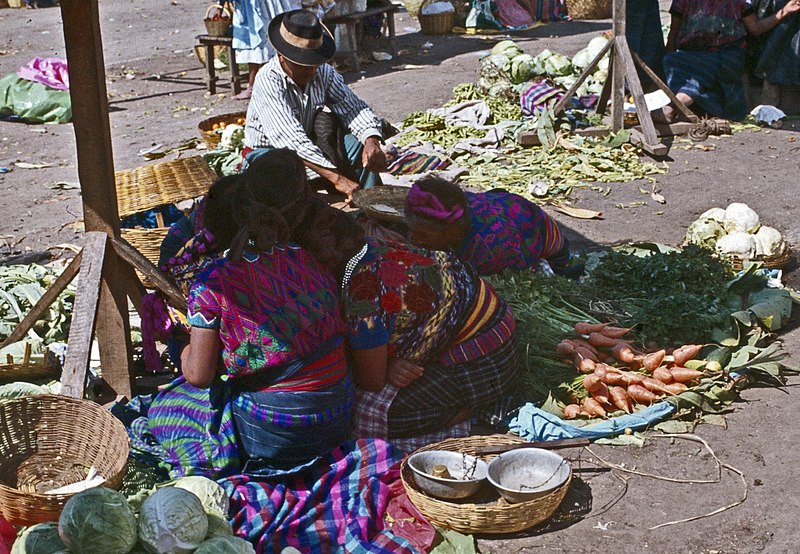 File:Antigua-20-Markt-Frauen-1980-gje.jpg