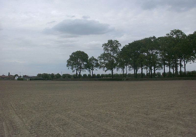 File:Area at Langemark-Poelkapelle German War Cemetery4.JPG