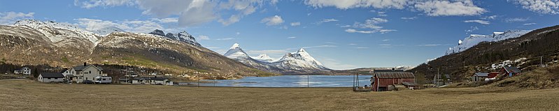 File:At the inner part of Grovfjorden, Troms, Norway, 2015 April.jpg