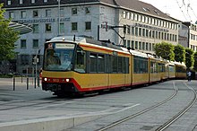 Stadtbahn überquert von der Kaiserstraße kommend die Allee