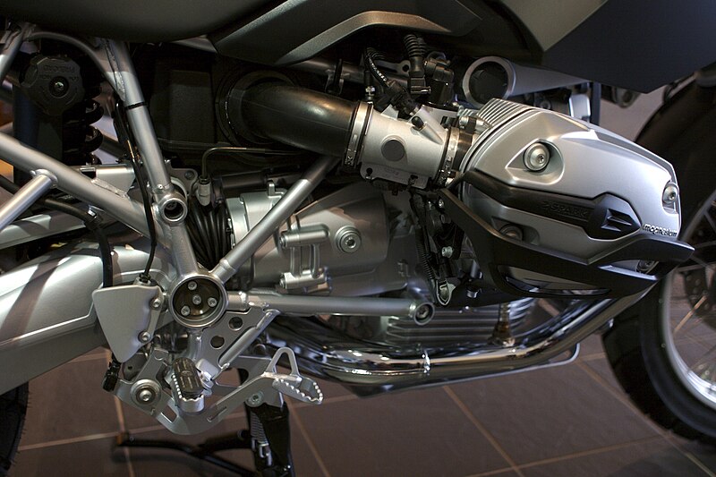 File:BMW R1200GS engine.jpg