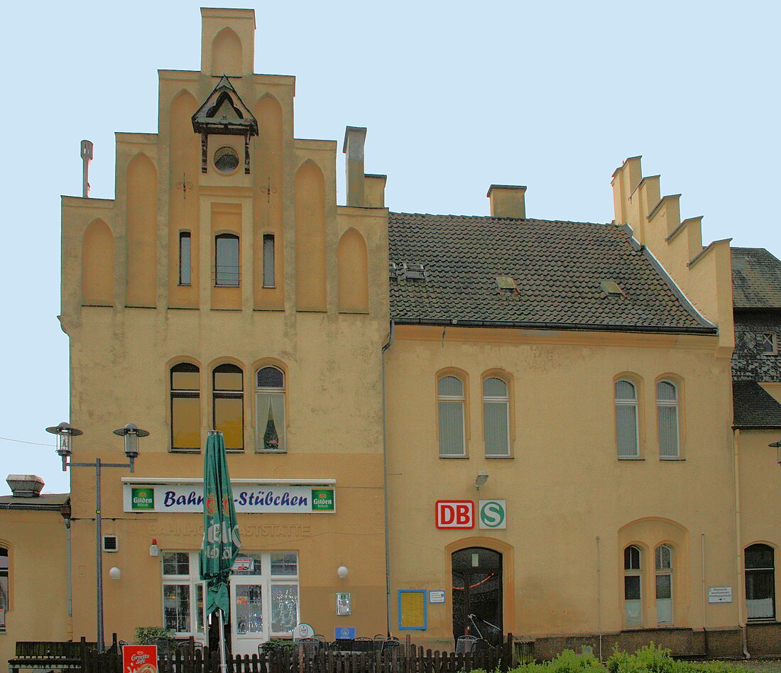 File:Bahnhof-Schladern.jpg