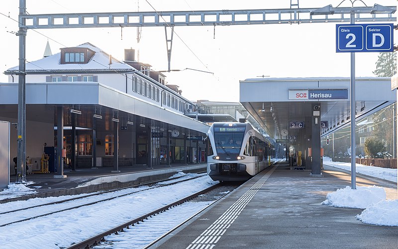 File:Bahnhof Herisau.jpg