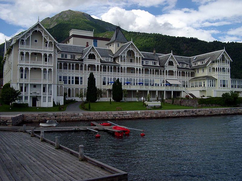 File:Balestrand.JPG