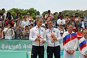 Deutsch: Beachvolleyball bei den Olympischen Jugendspielen 2018; Tag 11, 17. Oktober 2018; Mädchen, Medaillenzeremonie - Gold: Russland (Maria Woronina & Maria Botscharow), Silber: Italien (Claudia Scampoli & Nicol Bertozzi), Bronze: Norwegen (Emilie Olimstad & Frida Berntsen) English: Beach volleyball at the 2018 Summer Youth Olympics at 17 October 2018 – Girls Victory ceremony - Gold: Russia (Maria Voronina & Maria Bocharov), Silber: Italy (Claudia Scampoli & Nicol Bertozzi), Bronze: Norway (Emilie Olimstad & Frida Berntsen)