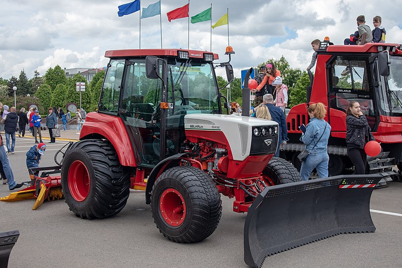 File:Belarus 622 tractor.jpg