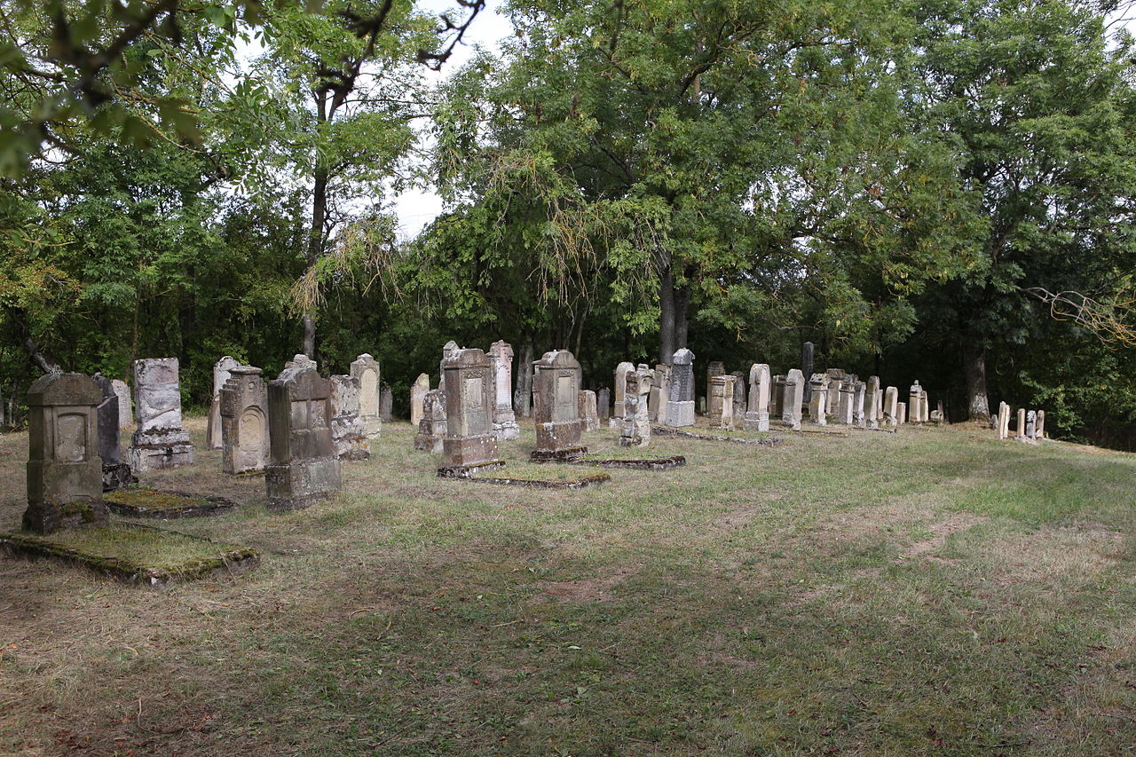 Berkach-Jüdischer-Friedhof.jpg