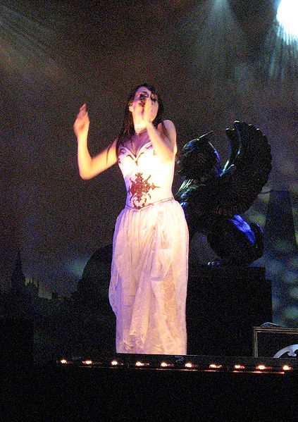 File:Bevrijdingsfestival 2008 - Within Tempation - Sharon den Adel 02.jpg