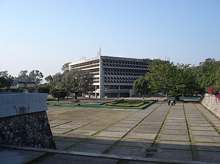 Tập_tin:Biblioteca_y_Plaza.jpg