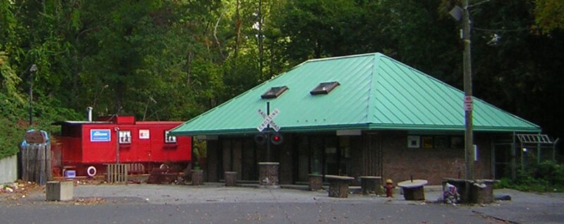 File:Bryn Mawr Market on Palmer Rd stub jeh.jpg