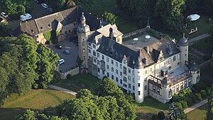 Vue aérienne du château de Namedy à Andernach