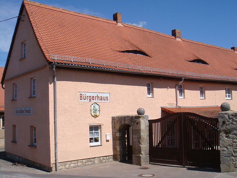 File:Burgholzhausen 'Zum kalten Frosch' 01.JPG