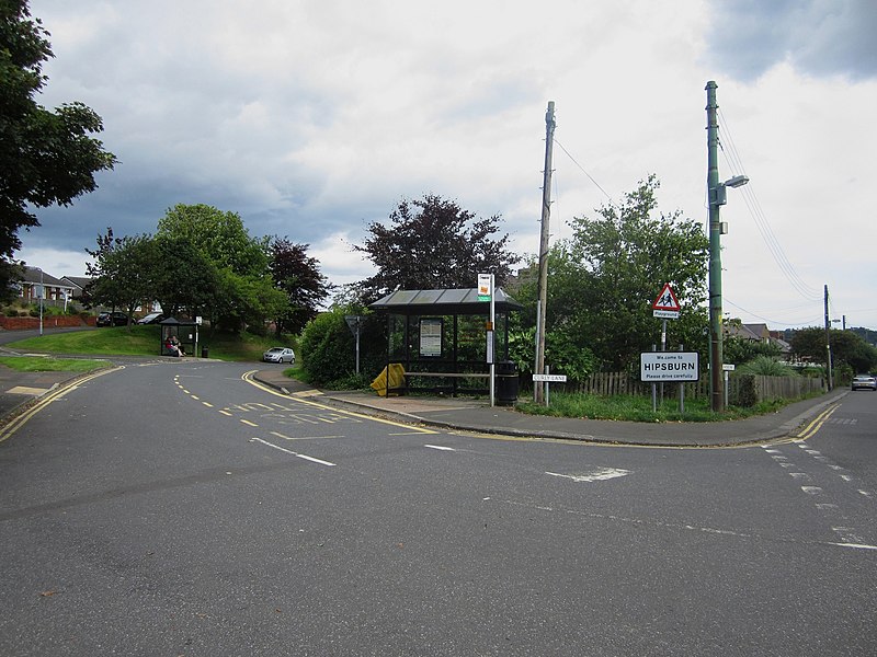 File:Bus stops at Alnmouth Station - geograph.org.uk - 4119563.jpg