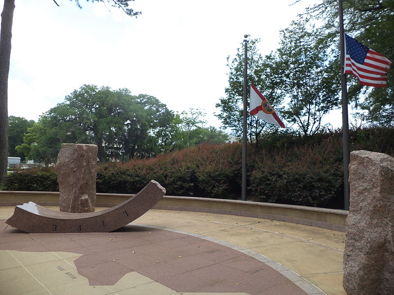 File:Cascades Park (Tallahassee), Korean War Memorial 03.JPG