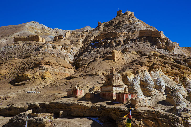 File:Chörtens and ruins of old fortresses in Ghom (15867831270).jpg