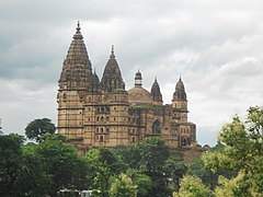 El templo Chaturbhuj dedicado a Vishnu fue la edificación más alta en el subcontinente indio desde 1558 hasta 1970