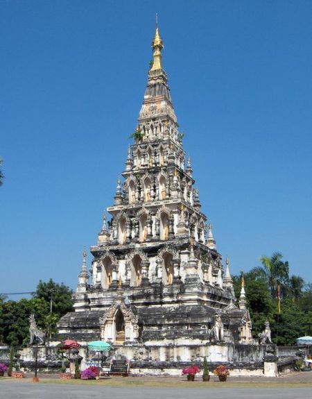 ไฟล์:Chedi_at_Wat_Kuu_Kham,_Chiang_Mai,_Thailand-KayEss-1.jpeg