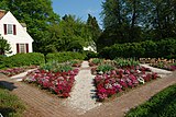 Vườn ở Colonial Williamsburg, Williamsburg, Virginia, có nhiều giống cây trồng gia truyền.