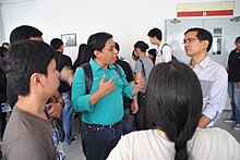 Конгресмен Теди Касиньо с Wikimedia Philippines 17 септември 2011.jpg