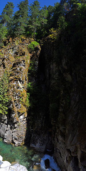 File:Coquihalla Canyon.jpg