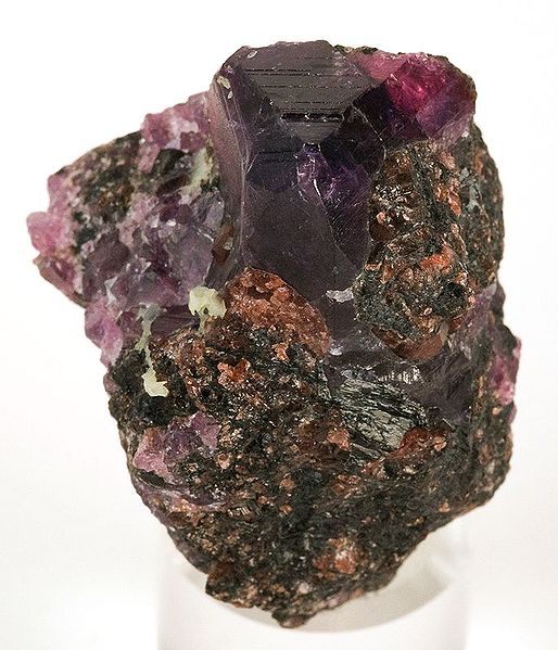 File:Corundum-winza-23a.jpg